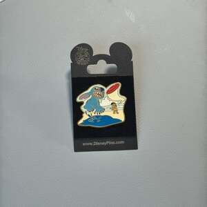 Disney Lilo And Stitch Playing Frisbee At The Beach 2006 Pin